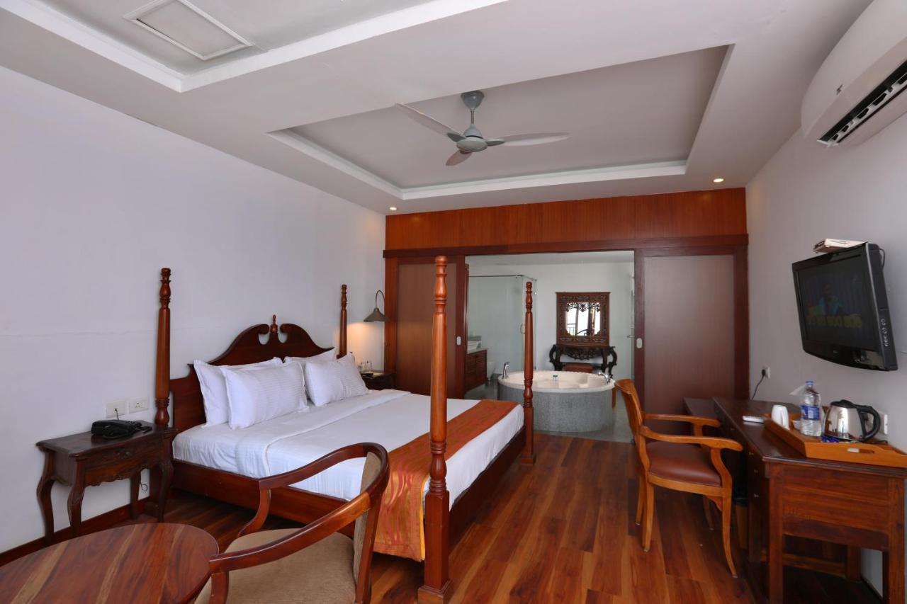 Getaway Beach Resort Kovalam Esterno foto